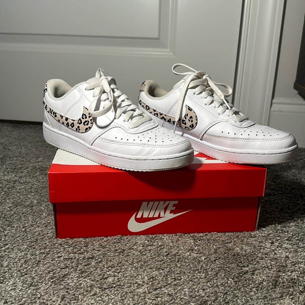 LIGHTLY WORN NIKE COURT VISION LOW TOPS